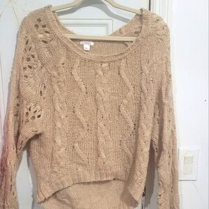 Very cut airy long sleeve top